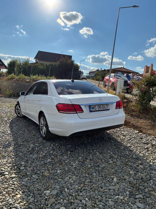 Vând Mercedes clasa E
