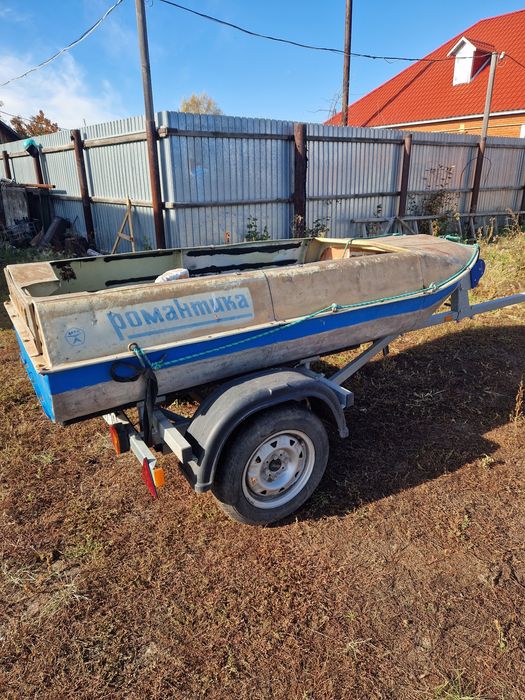 Пррдаётся лодка "Романтика".