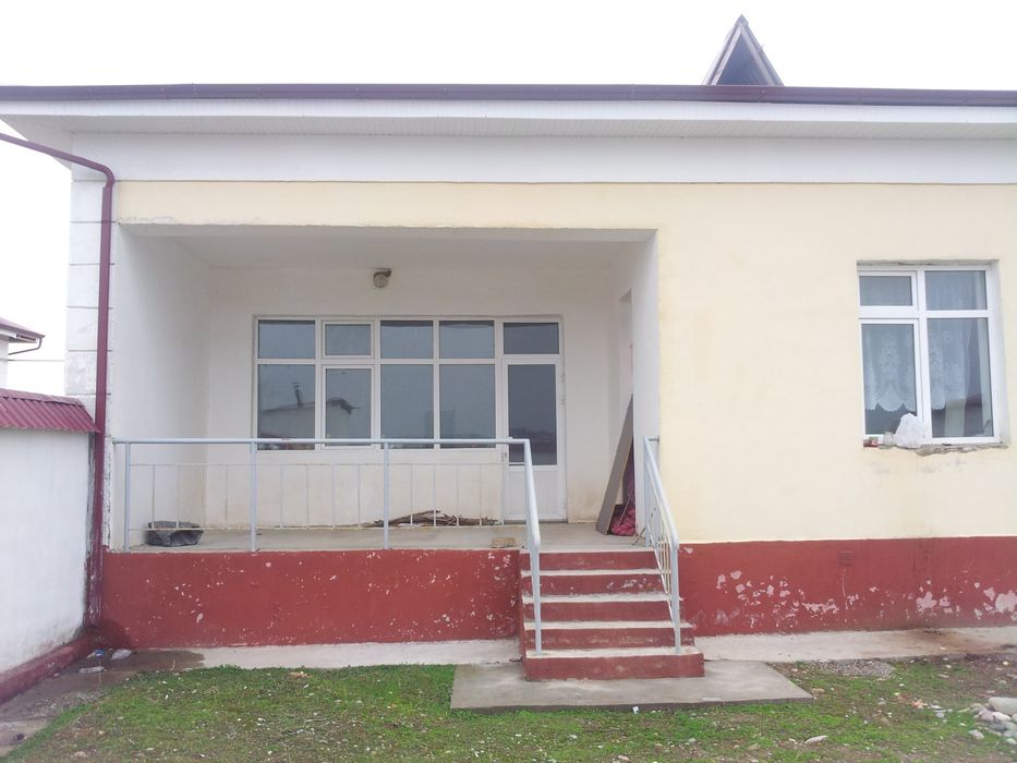 Bo'stonliq tumani Qo'shqo'rg'on qishlogida na'munaviy uy sotiladi