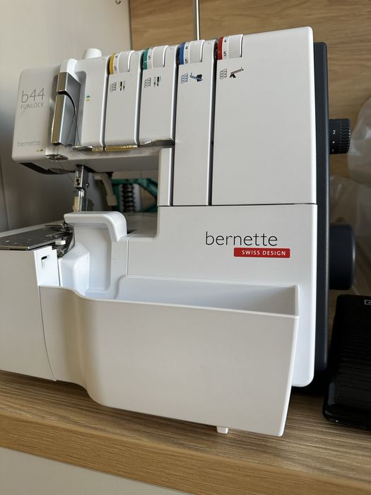 Bernette B42 оверлок