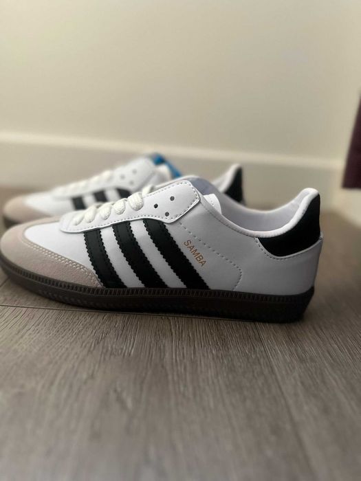 Дамски обувки кецове  Adidas НОВИ
