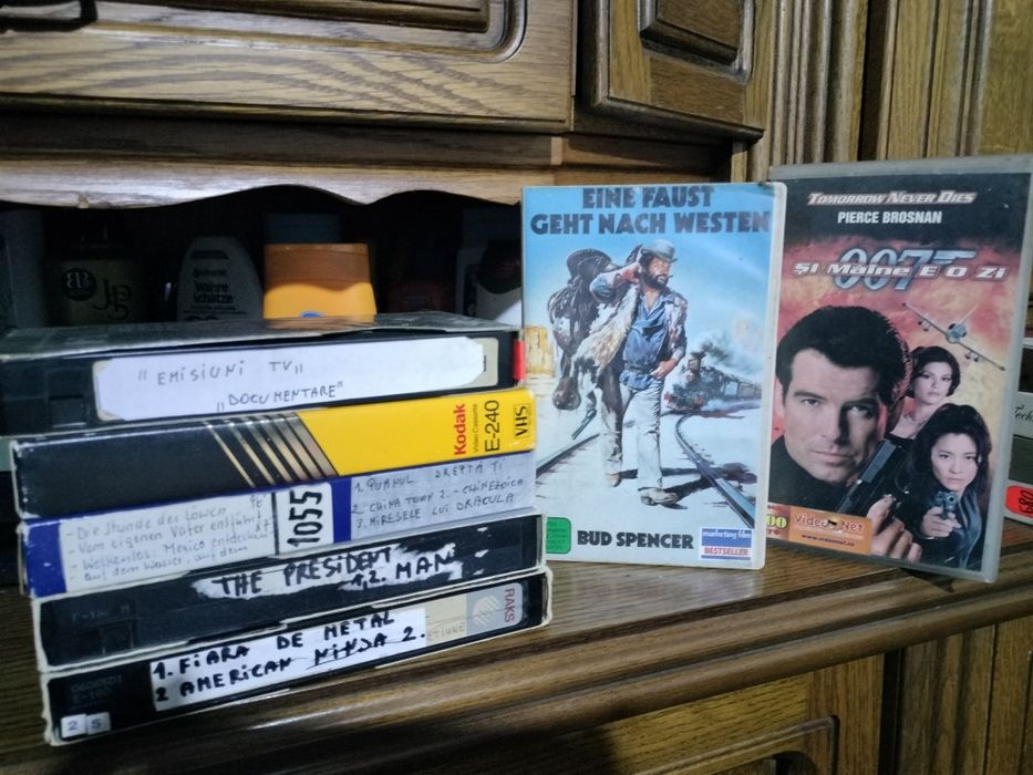 30 de Casete video cu filme dublate,documentare,desene animate