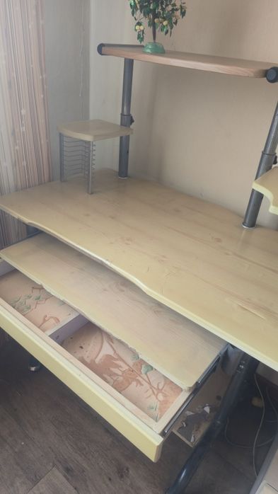 Продам стол для компьютера