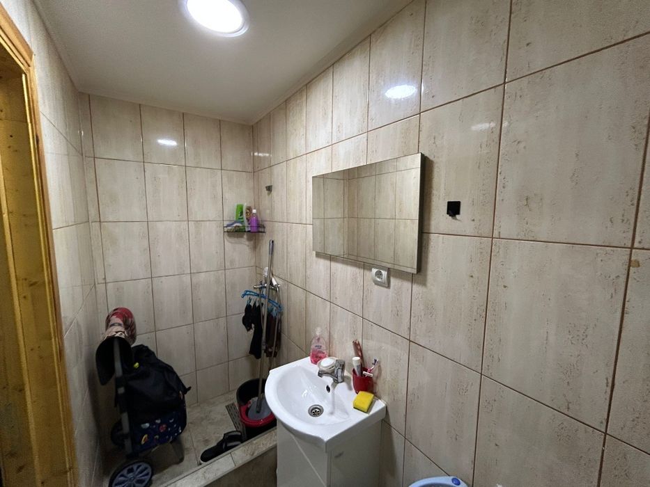 Vând,camera cămin parter,are baie și bucatarie