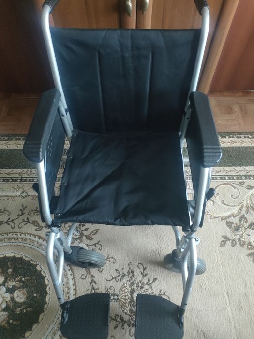 Продам инвалидную коляску.