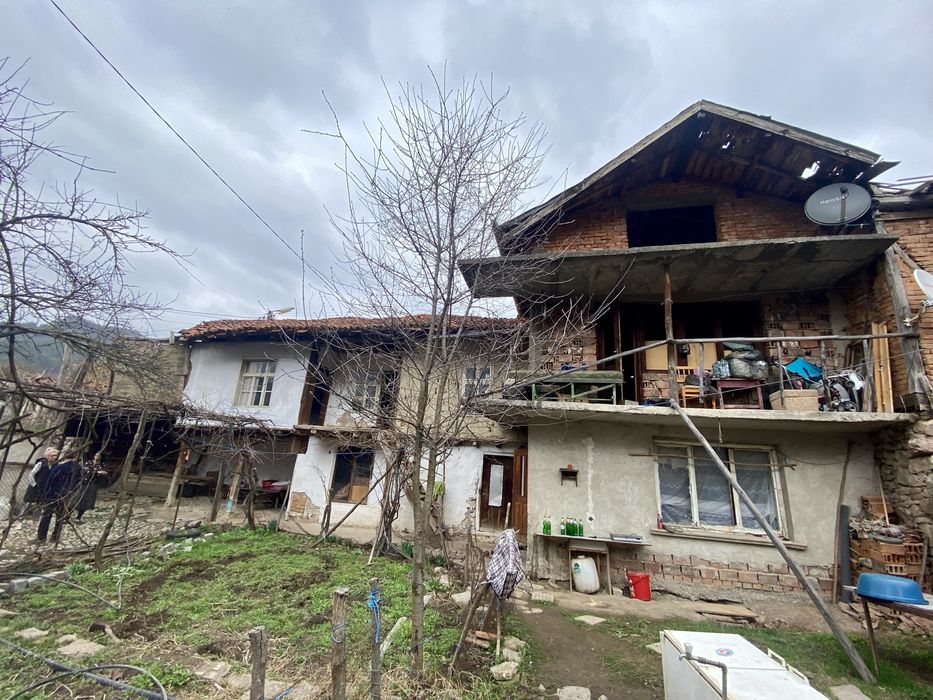 Продава се Къща в Пирдоп - 472 кв.м за 33 €/кв.м - Снимка #1