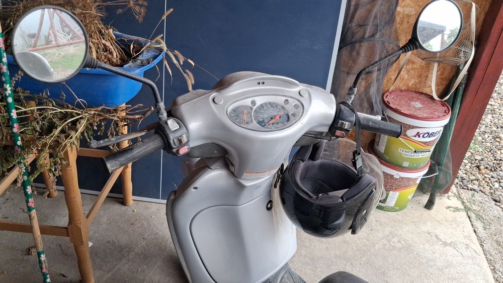 Scuter aprilia scarabeo