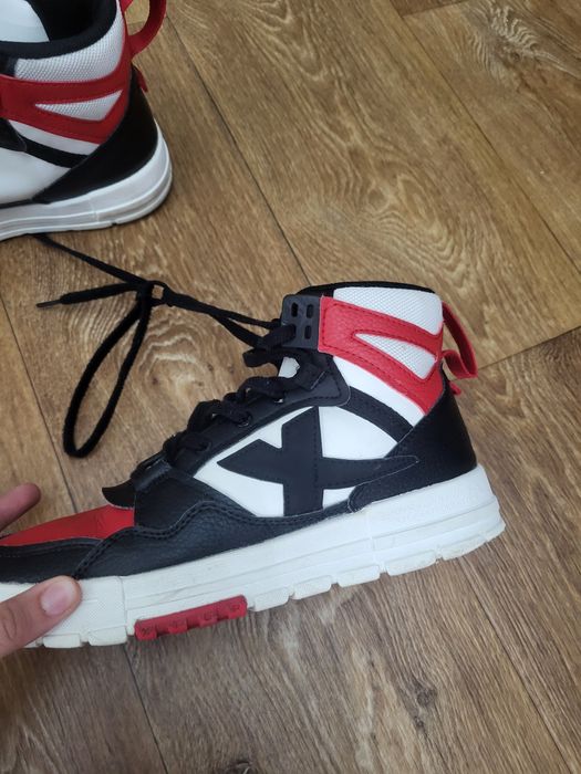 Продам кроссовки XTEP