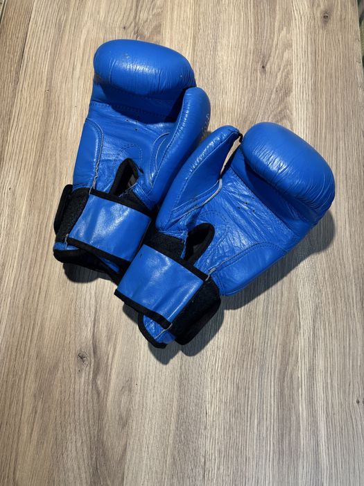 Боксерские перчатки лапа бинт