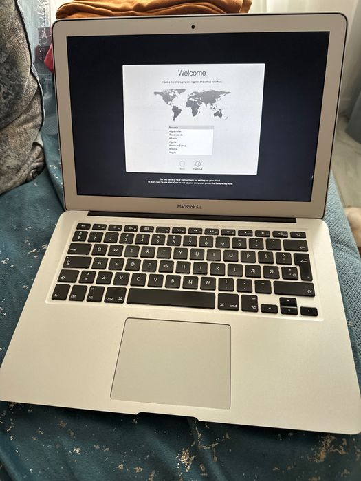 MacBook Air 13” (2011) – Intel i5, 4GB RAM, SSD 128GB – macOS curat