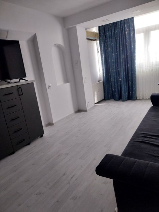 PF închiriez apartament 3 camere UNIRII