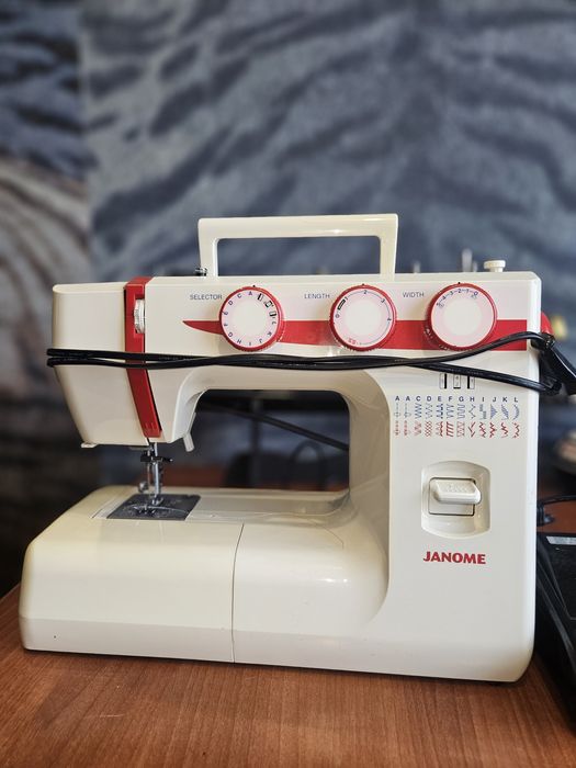 Швейная машинка JANOME