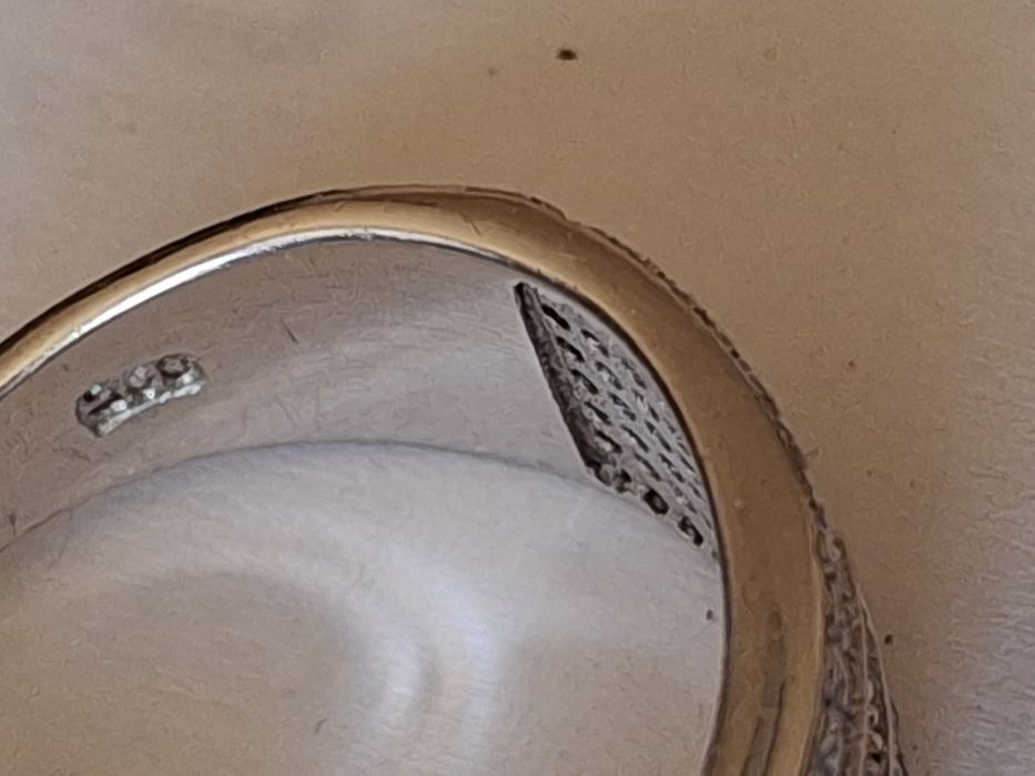 Vând set de argint cu pietre Inel,cercei, medalion