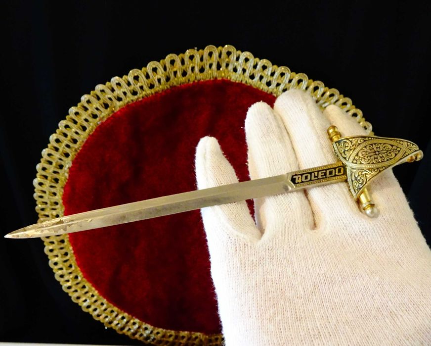 Toledo,нож за писма 28 см.,с позлата и кания.