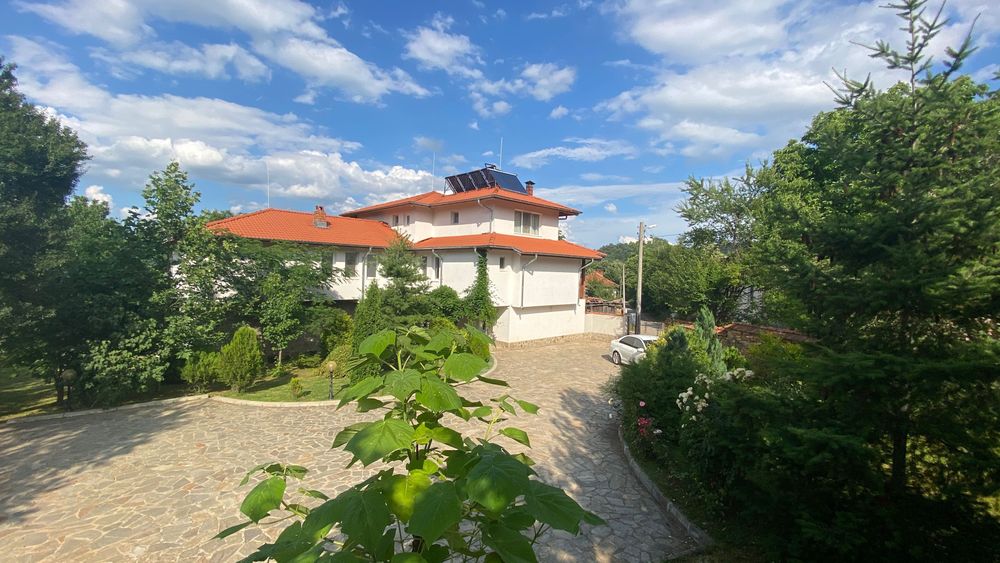 Дава се под наем Къща в с. Голяма Желязна, Област Ловеч - 500 кв.м за 357 € - Снимка #9