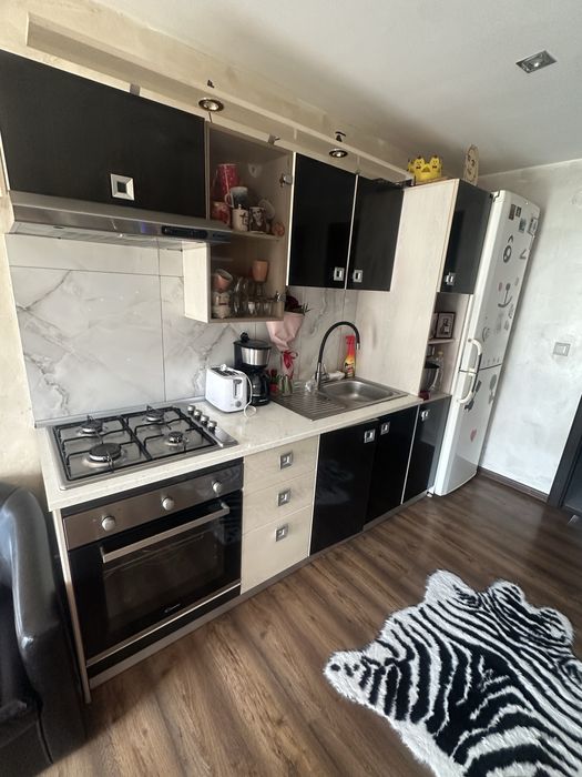 Vand mobila de bucatarie complet utilata .