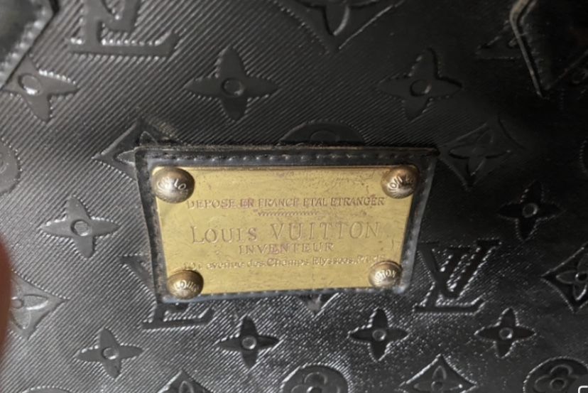 Кожена Чанта LV тип мида