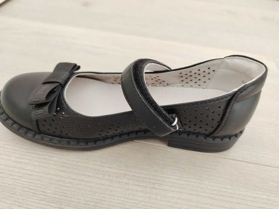 Продам туфли для девочек