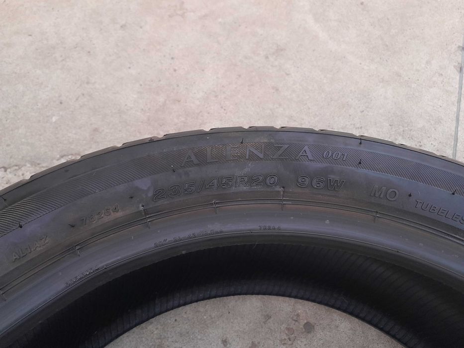 O anvelopa vara 235 45 20 bridgestone alenza 001 profil de 6,8 mm