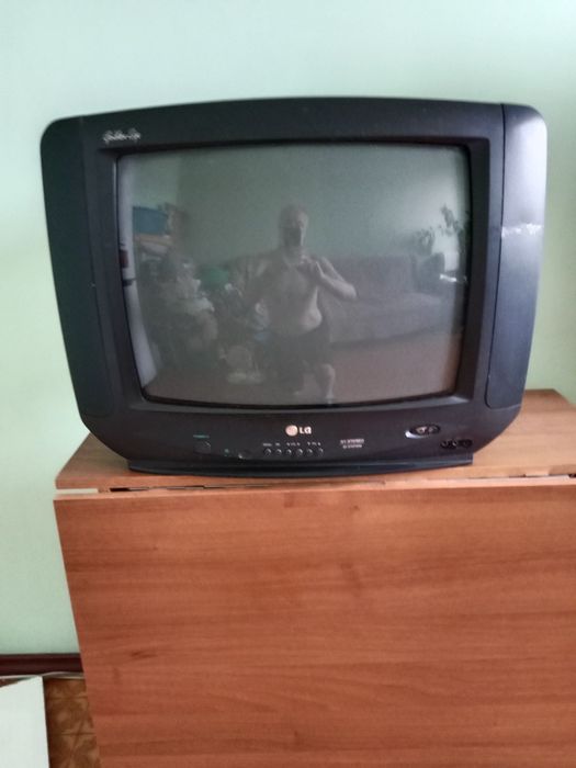 Продам ТВ нерабочий на запчасти