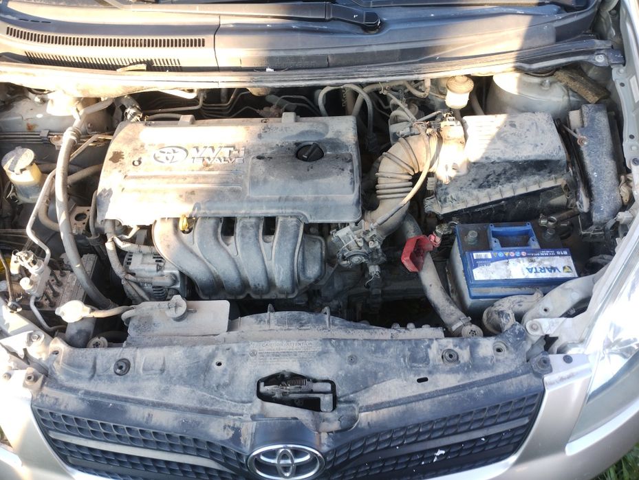 2 бр Тойота Корола Версо на части