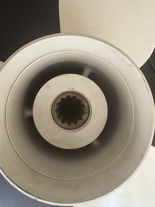 Винт гребной на Mercury марки Solas