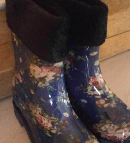 Гумени ботуши с флорален мотив,нови,с подвижна подплата,номер 25,27,28