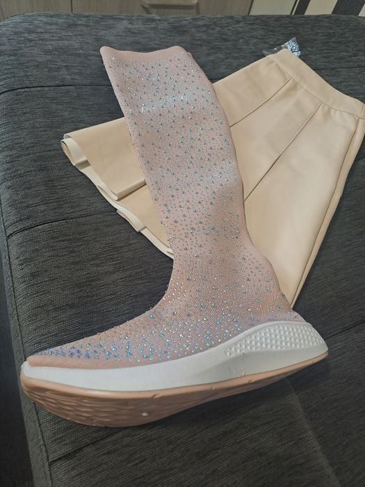 Бляскави дамски ботуши тип чорап с камъчета