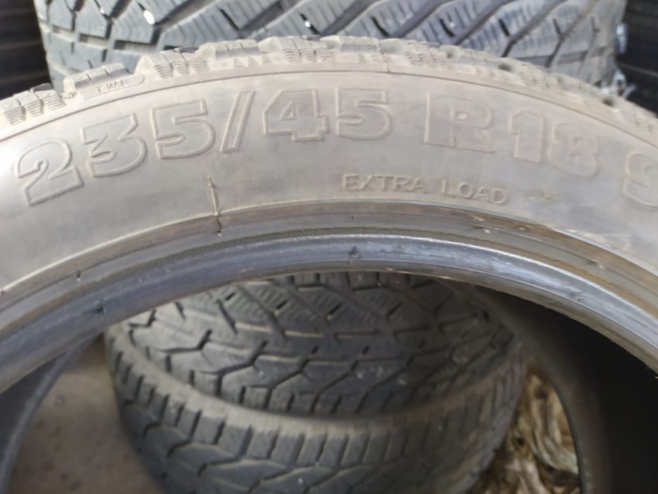 Set 4 Anvelope iarnă dimensiuni 235 45 18