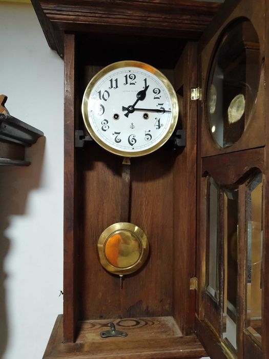 Часы настенные, старинные, Густав Беккер, с боем, в отличном состоянии