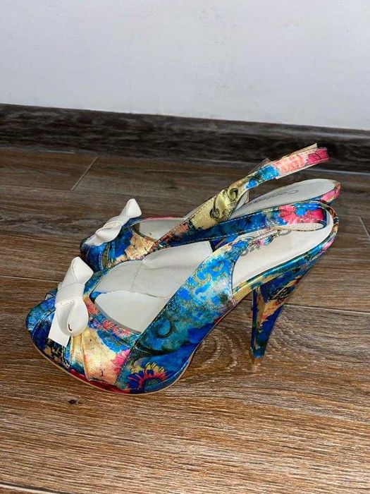 Продам НОВЫЕ босоножки