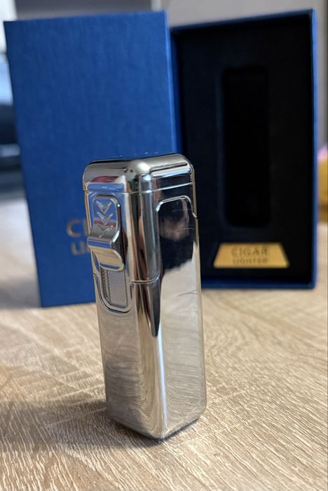 Газова ветроупорна метална запалка, за подарък.