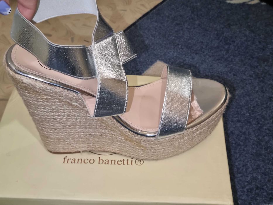 Летни сребристи италиански сандали с ластик