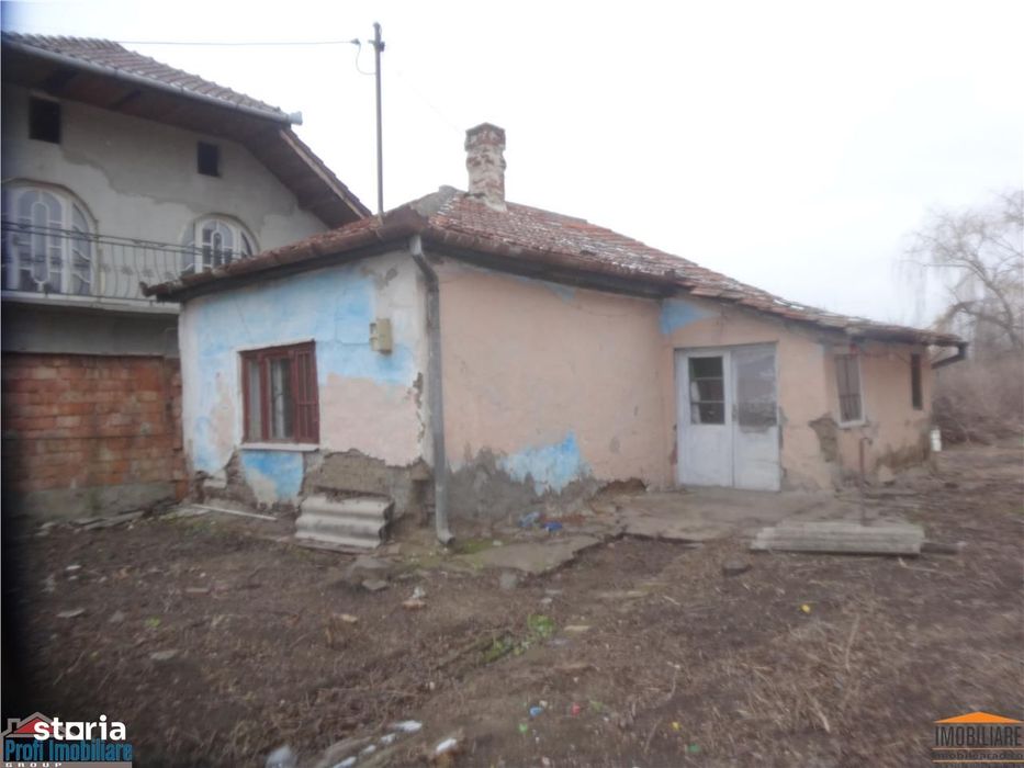 Loc de casa zona Parneava - Intim