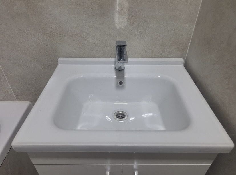 Тумбочка в ванную с раковиной