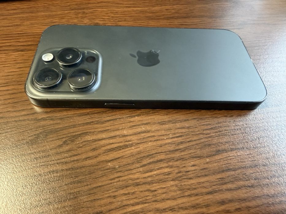 iPhone 15 Pro Black с  батерия 100%