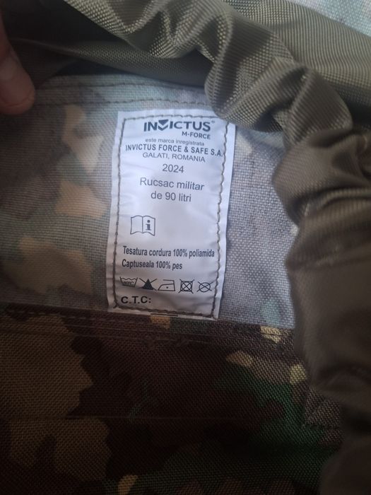 Vând ranița 90 litri cu puiuț