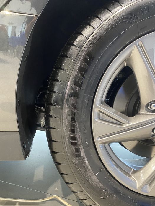 Продам шины новые комплект