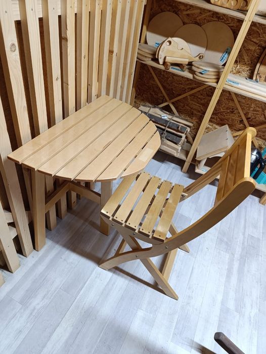 Продам столик раскладывающийся и стул.