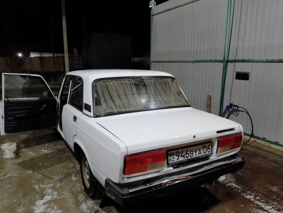 Продаю машину ваз 2107