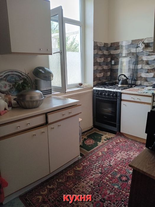 Продаётся 3х комн квартира на 1этаже высоко потолочный с двориком