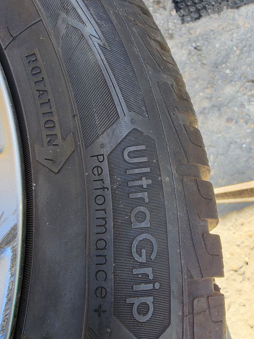 4 бр зимни 225/55/17 Goodyear 21г