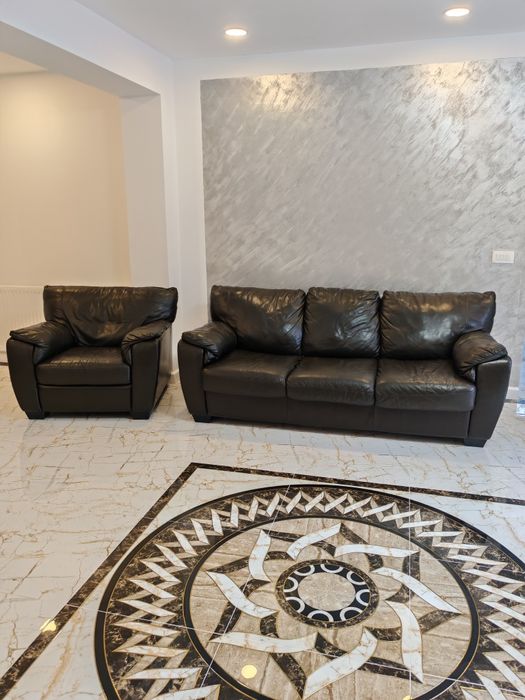 Vând canapea extensibila din piele naturala și fotoliu