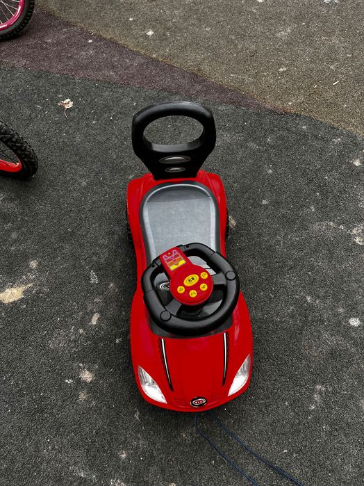 Продам машинку детскую толокар