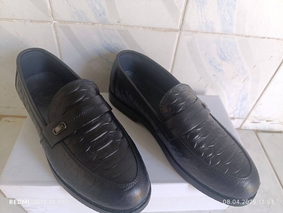 Недорого срочно продам мужскую обувь