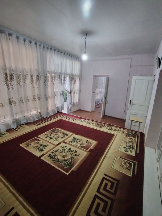 Уй сотилади Охалик махалласида, 7 соток, 8 хонаси ва подвали мавжуд.