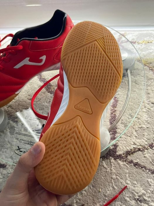 Продам футзалки джома