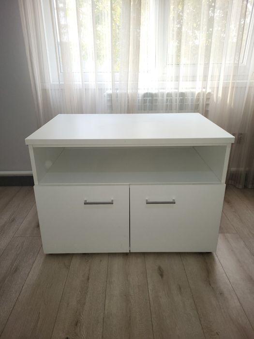 Тумба, тумбочка.