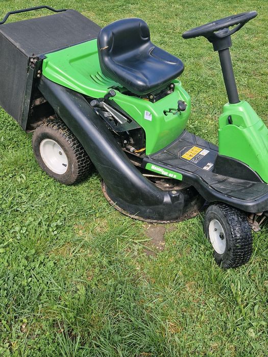 Tracroras tuns iarba, gazon