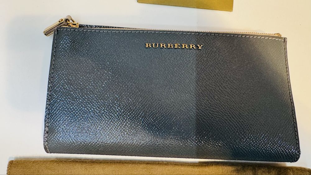 Portofel Burberry gri lucios